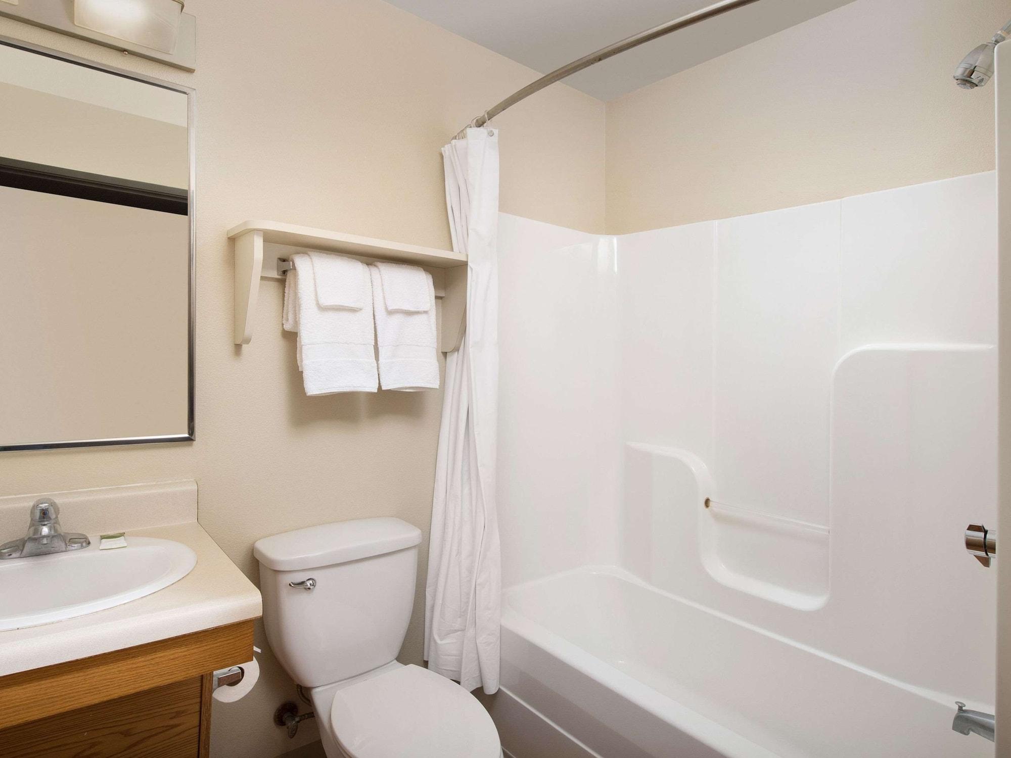 Suburban Studios Watford City Extérieur photo