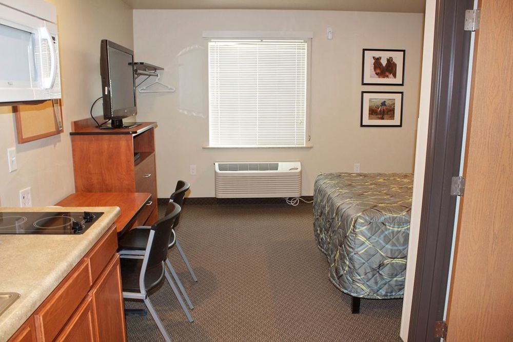 Suburban Studios Watford City Chambre photo