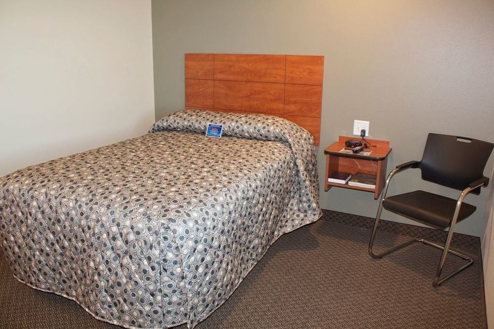 Suburban Studios Watford City Chambre photo