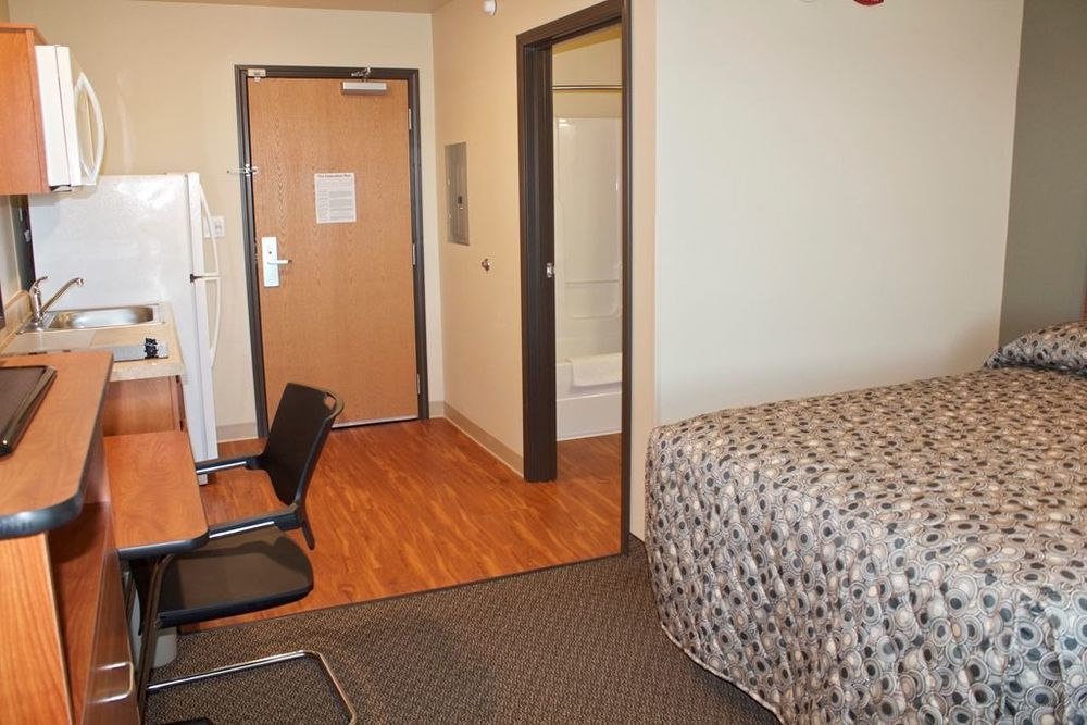 Suburban Studios Watford City Chambre photo