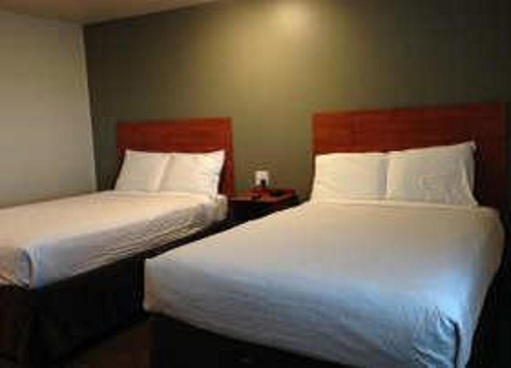 Suburban Studios Watford City Extérieur photo